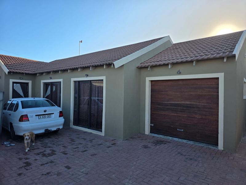 5 Bedroom Property for Sale in Mandela Park Western Cape
